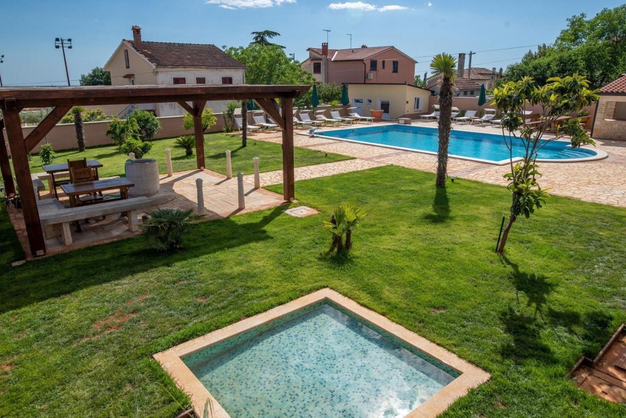 Hotel Via Flavia With Common Pool Labinci Zewnętrze zdjęcie
