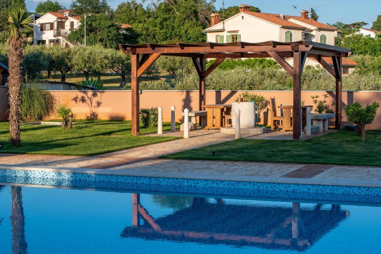 Hotel Via Flavia With Common Pool Labinci Zewnętrze zdjęcie