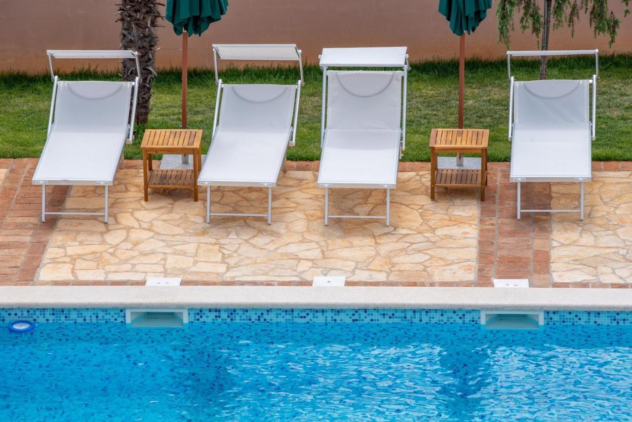 Hotel Via Flavia With Common Pool Labinci Zewnętrze zdjęcie