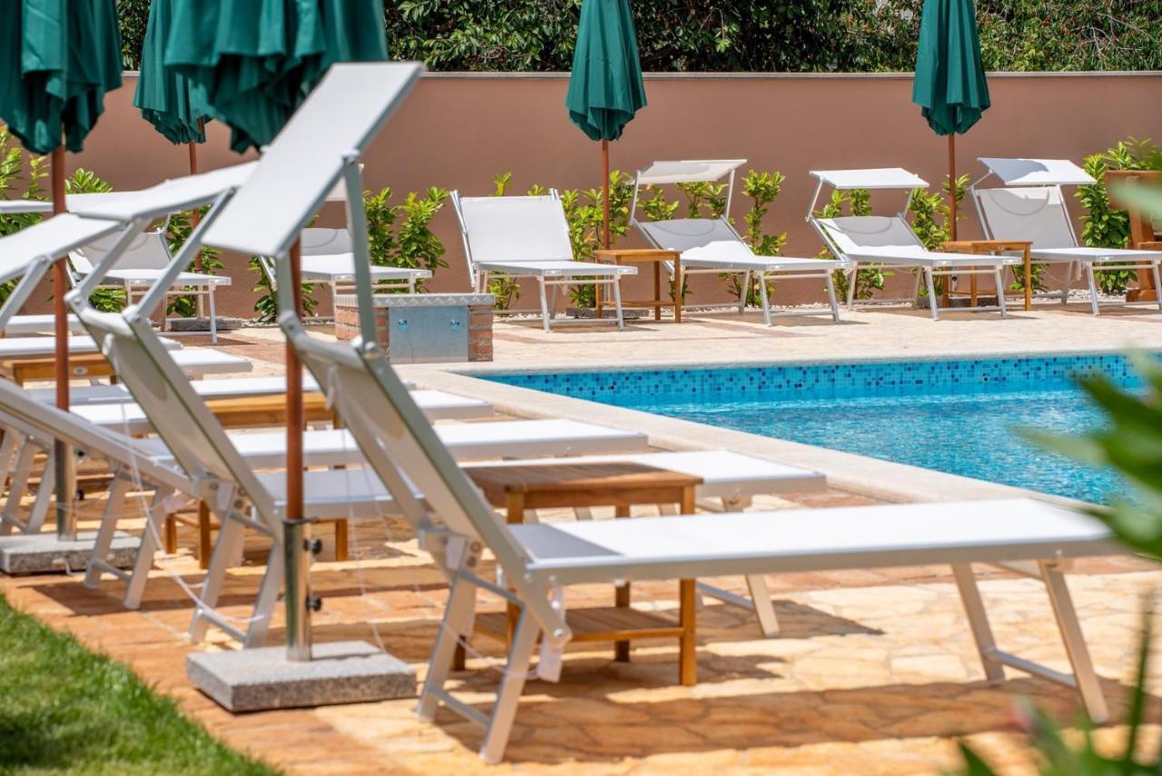 Hotel Via Flavia With Common Pool Labinci Zewnętrze zdjęcie